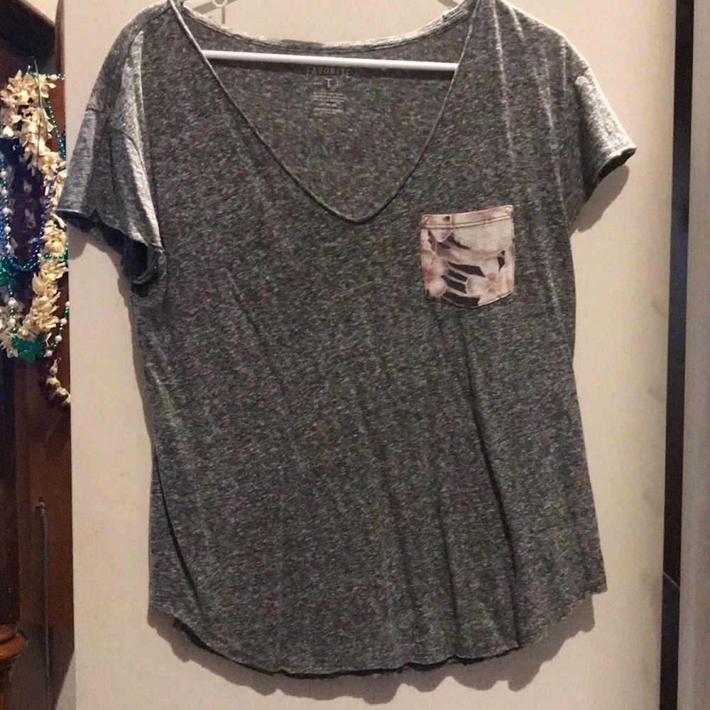 Women’s short sleeve light grey tee. Heather grey.